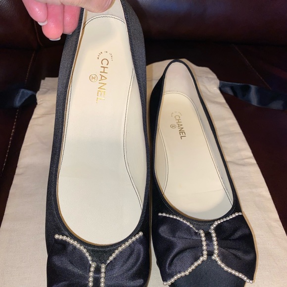 SOLD 💯🖤 Authentic CHANEL FLATS with Pearls - Picture 5 of 9
